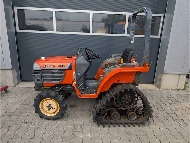Kubota - gb14 - 3 cilinder - 14pk - rupstractor - tuin tractor - utility tractor - afbeelding 3 van  6