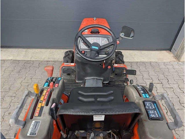 Kubota - gb14 - 3 cilinder - 14pk - rupstractor - tuin tractor - utility tractor - afbeelding 5 van  6
