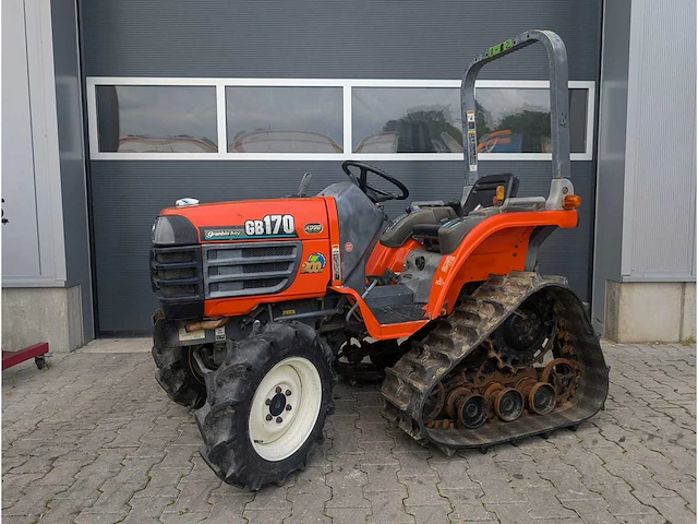 Kubota - gb170 - 3 cilinder - 17pk - rupstractor - tuin tractor - utility tractor - afbeelding 1 van  6