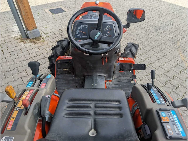 Kubota - gb170 - 3 cilinder - 17pk - rupstractor - tuin tractor - utility tractor - afbeelding 4 van  6