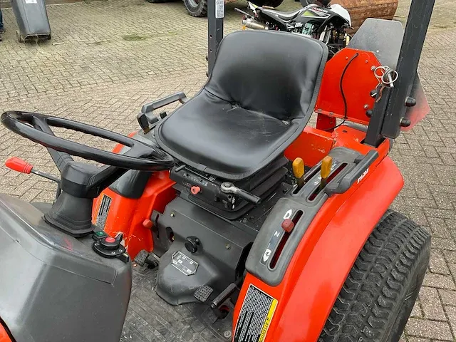 Kubota b2100 smalspoortractor - afbeelding 2 van  16