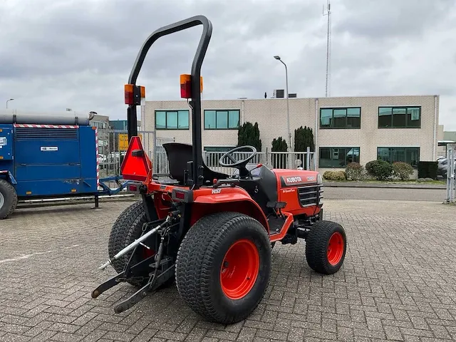 Kubota b2100 smalspoortractor - afbeelding 10 van  16