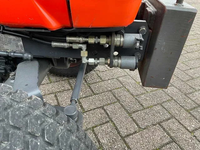 Kubota b2100 smalspoortractor - afbeelding 14 van  16
