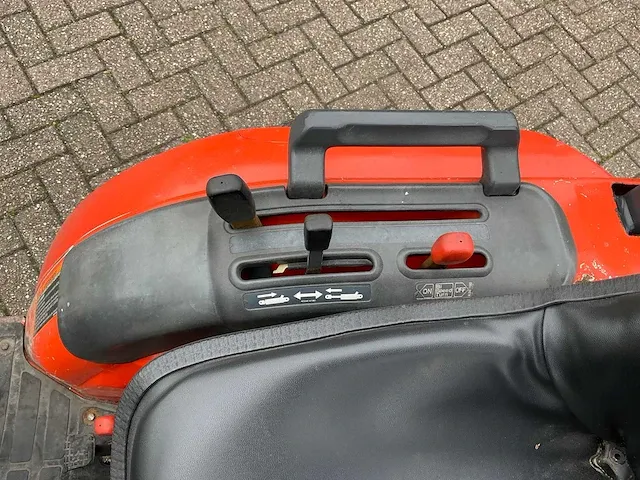 Kubota b2100 smalspoortractor - afbeelding 16 van  16