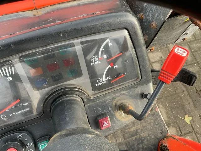 Kubota b2410 hst minitractor - afbeelding 6 van  29