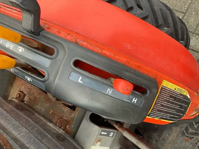 Kubota b2410 hst minitractor - afbeelding 7 van  29