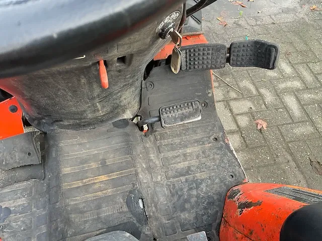 Kubota b2410 hst minitractor - afbeelding 11 van  29