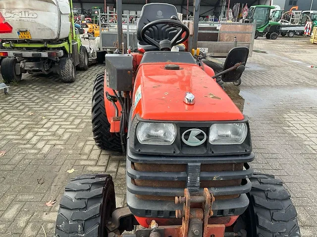 Kubota b2410 hst minitractor - afbeelding 19 van  29