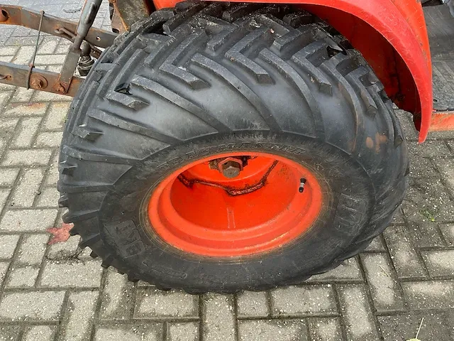 Kubota b2410 hst minitractor - afbeelding 21 van  29