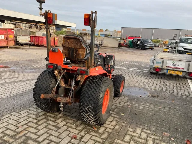 Kubota b2410 hst minitractor - afbeelding 23 van  29