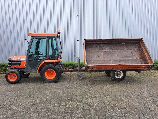 Kubota b2410 tractor - afbeelding 10 van  17