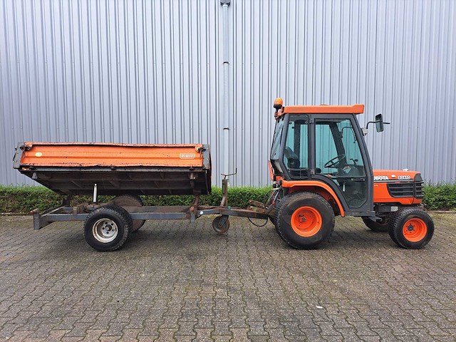 Kubota b4 minitractor met nimos aanhanger - afbeelding 13 van  17