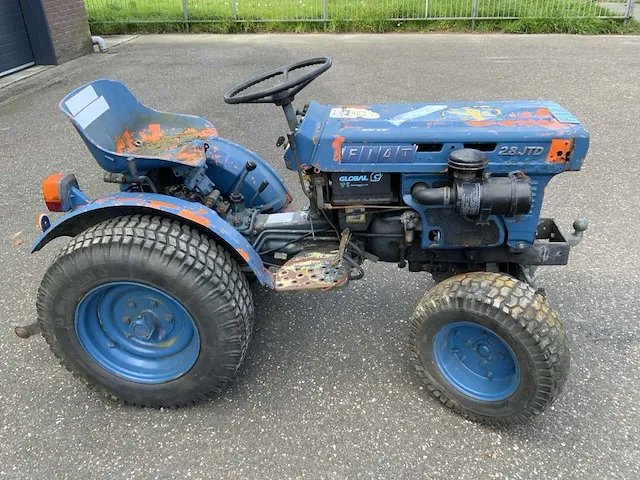 Kubota b5100e smalspoor- en compacttractor - afbeelding 6 van  12