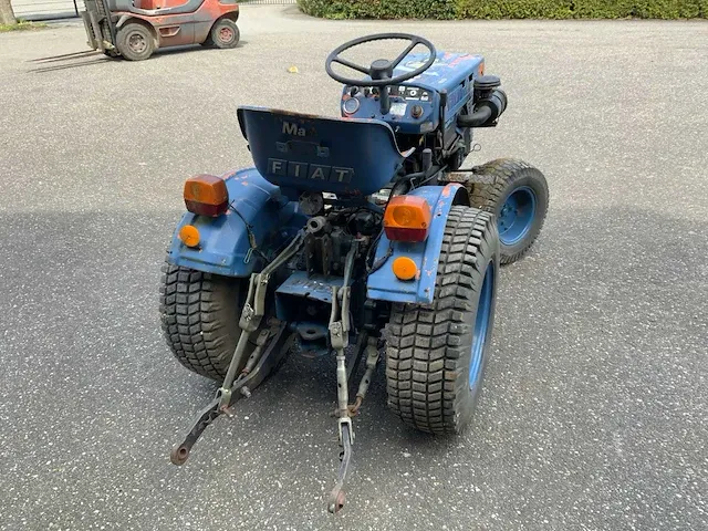 Kubota b5100e smalspoor- en compacttractor - afbeelding 7 van  12
