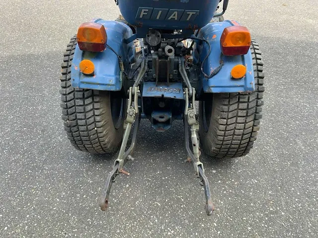 Kubota b5100e smalspoor- en compacttractor - afbeelding 8 van  12