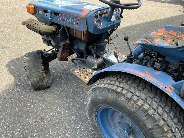 Kubota b5100e smalspoor- en compacttractor - afbeelding 10 van  12