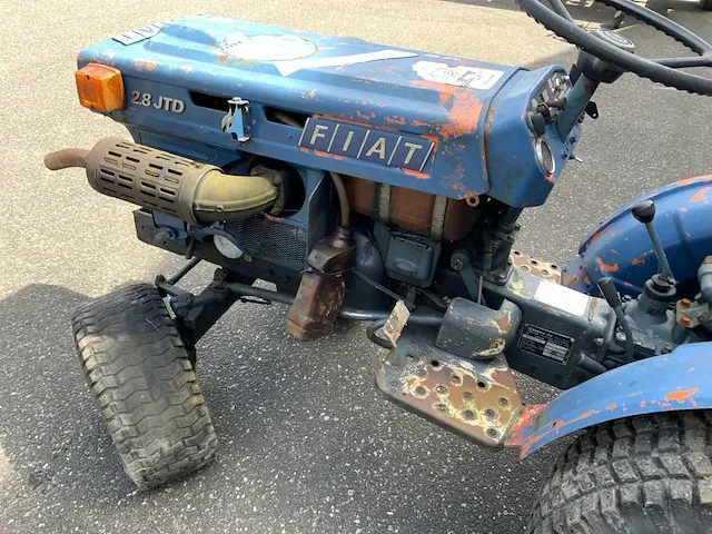 Kubota b5100e smalspoor- en compacttractor - afbeelding 11 van  12