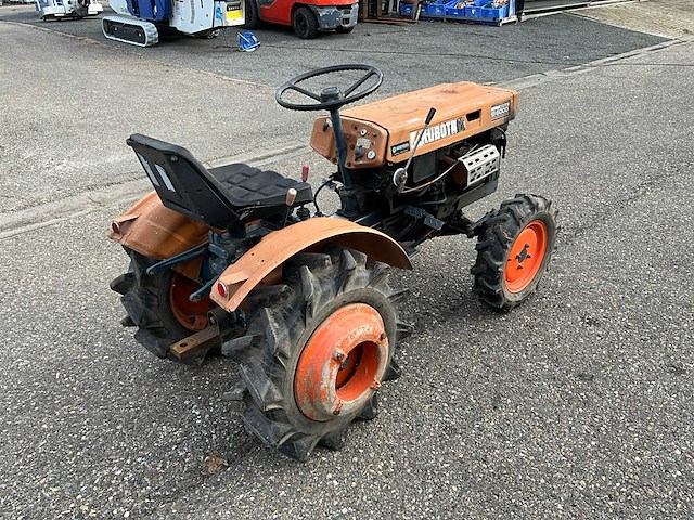 Kubota b6000 4wd minitractor - afbeelding 16 van  20