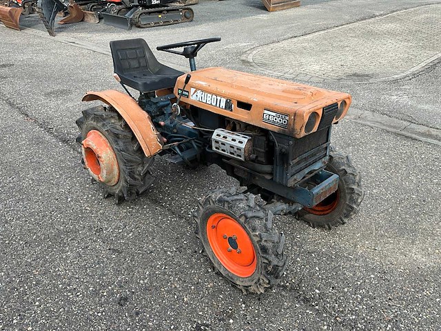 Kubota b6000 4wd minitractor - afbeelding 18 van  20