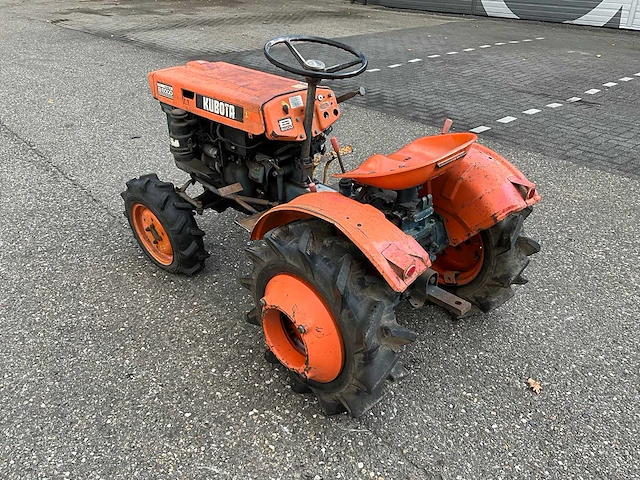 Kubota b6000 4wd minitractor - afbeelding 13 van  19