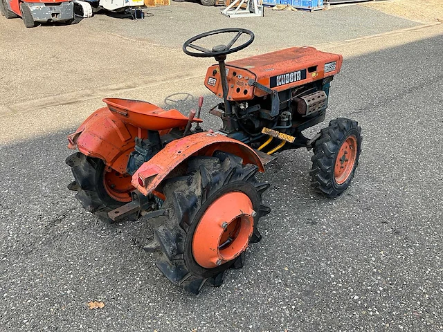 Kubota b6000 4wd minitractor - afbeelding 15 van  19