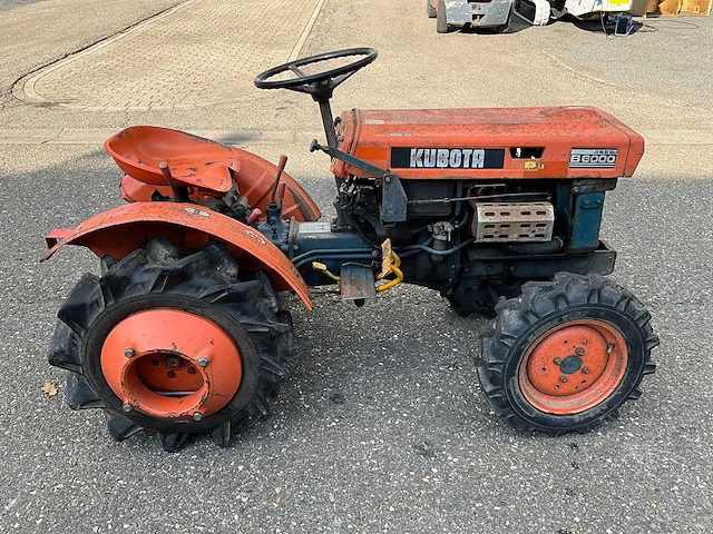 Kubota b6000 4wd minitractor - afbeelding 16 van  19