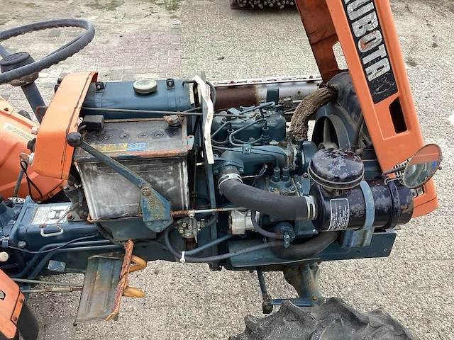 Kubota b7000 minitractor - afbeelding 4 van  14