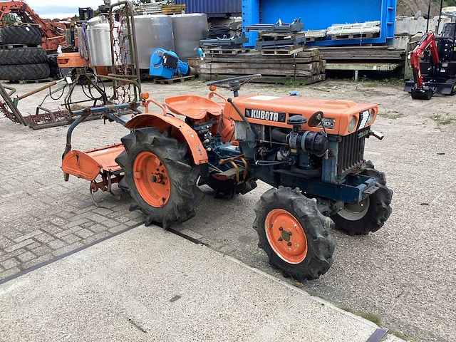 Kubota b7000 minitractor - afbeelding 7 van  14