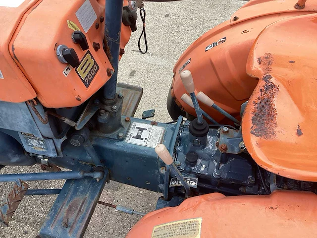 Kubota b7000 minitractor - afbeelding 12 van  14