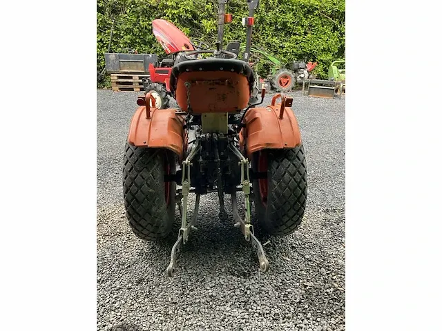 Kubota b7001 4x4 minitractor - afbeelding 11 van  16