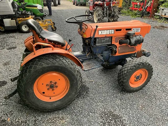 Kubota b7001 4x4 minitractor - afbeelding 13 van  16