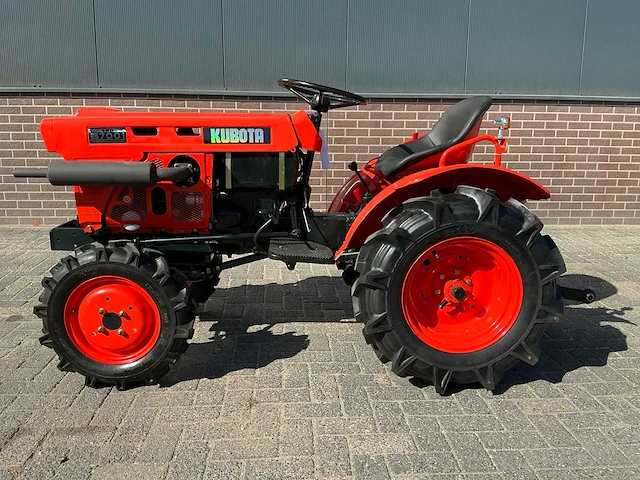 Kubota b7001 minitractor - afbeelding 18 van  24