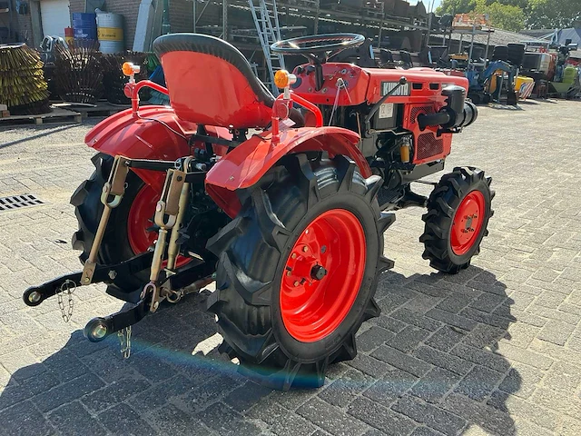 Kubota b7001 minitractor - afbeelding 21 van  24