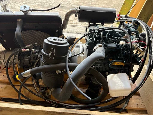 Kubota d902-e3b motor met hydrauliek assemblage (2x) - afbeelding 2 van  9
