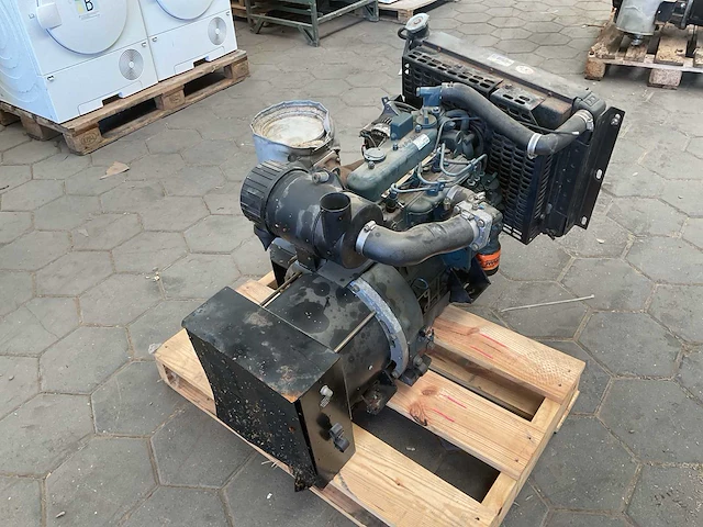 Kubota d905 dieselmotor - afbeelding 4 van  5