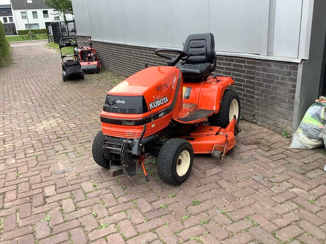 Kubota gt750 zitmaaier - afbeelding 1 van  9