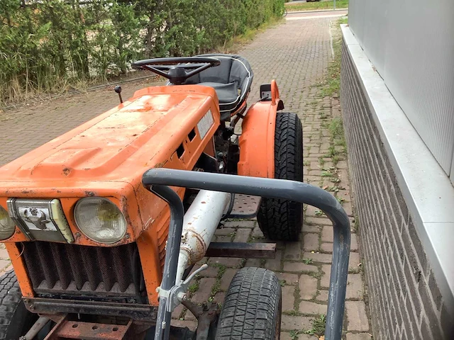 Kubota industriële trekker - afbeelding 8 van  8