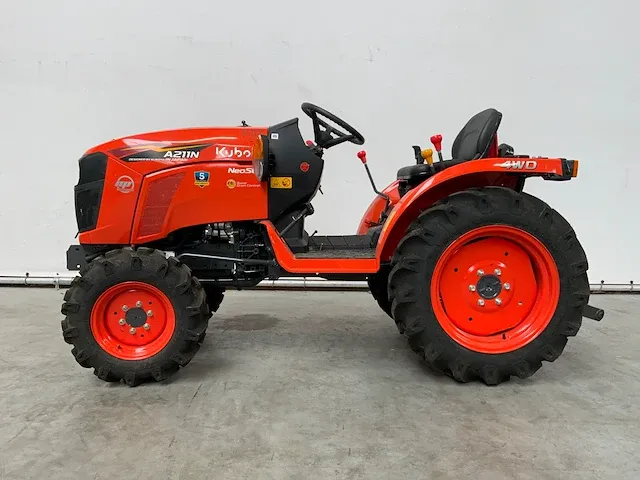 Kubota neostar a211n tractor 4wd - afbeelding 11 van  18