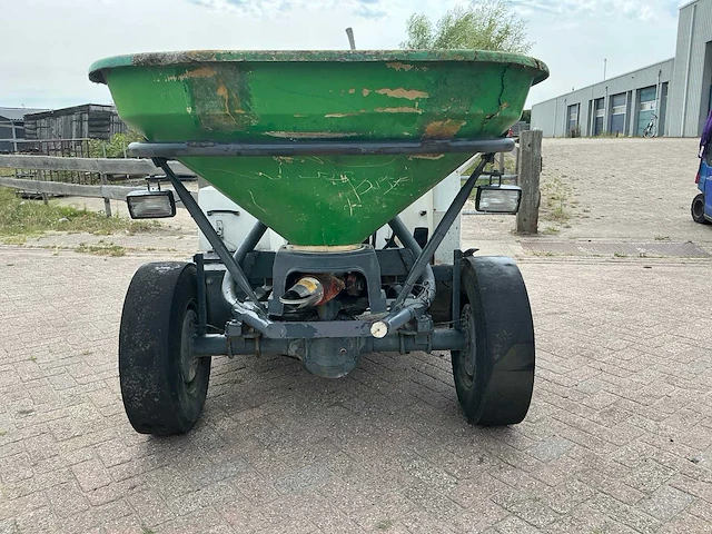 Kubota spreader kunstmeststrooier - afbeelding 9 van  15