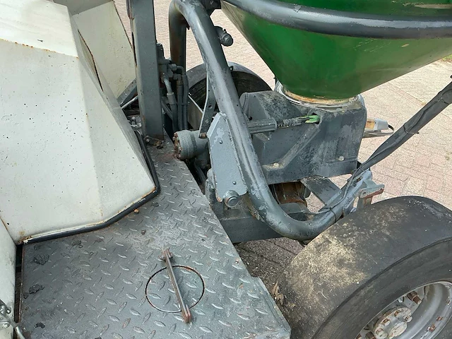 Kubota spreader kunstmeststrooier - afbeelding 13 van  15