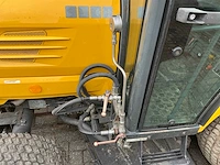 Kubota trekker met veeg- en zuiginstallatie - afbeelding 3 van  49
