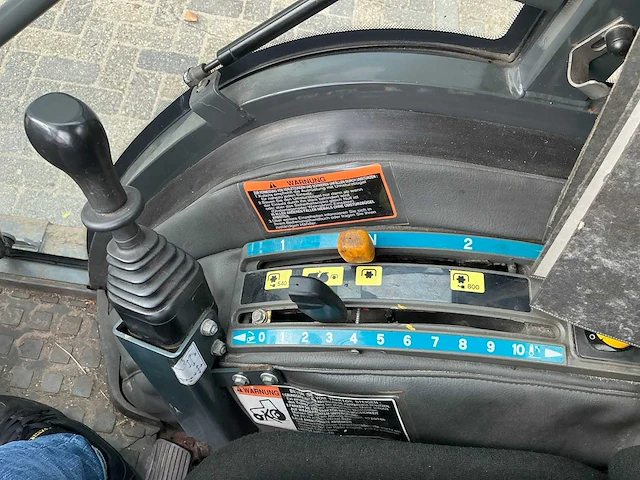 Kubota trekker met veeg- en zuiginstallatie - afbeelding 9 van  49