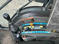 Kubota trekker met veeg- en zuiginstallatie - afbeelding 10 van  49