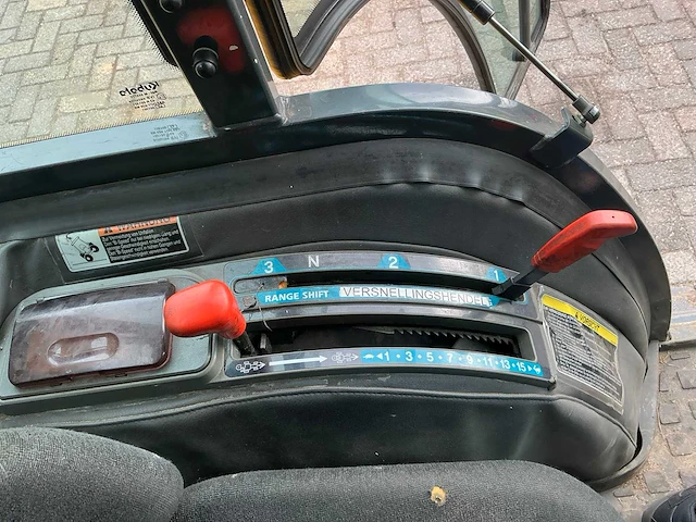 Kubota trekker met veeg- en zuiginstallatie - afbeelding 11 van  49