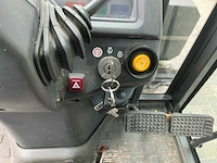 Kubota trekker met veeg- en zuiginstallatie - afbeelding 15 van  49