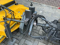 Kubota trekker met veeg- en zuiginstallatie - afbeelding 18 van  49