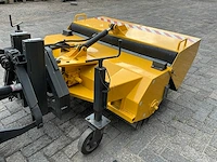 Kubota trekker met veeg- en zuiginstallatie - afbeelding 24 van  49