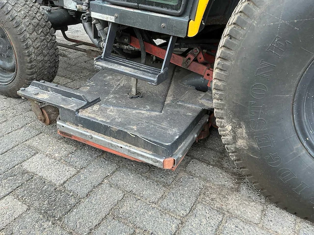 Kubota trekker met veeg- en zuiginstallatie - afbeelding 27 van  49