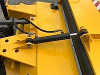 Kubota trekker met veeg- en zuiginstallatie - afbeelding 33 van  49