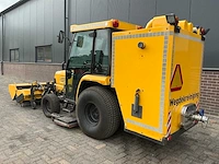 Kubota trekker met veeg- en zuiginstallatie - afbeelding 23 van  49